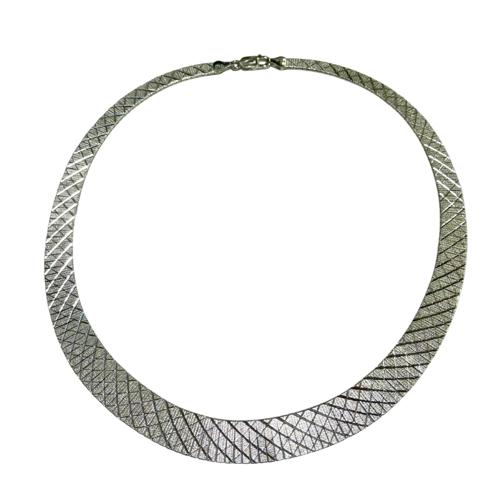 Collar tipo pechera en plata