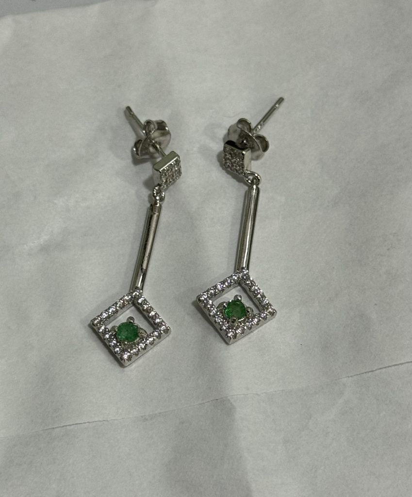 Aretes Medianos diseños Surtidos en plata con esmeralda mediano