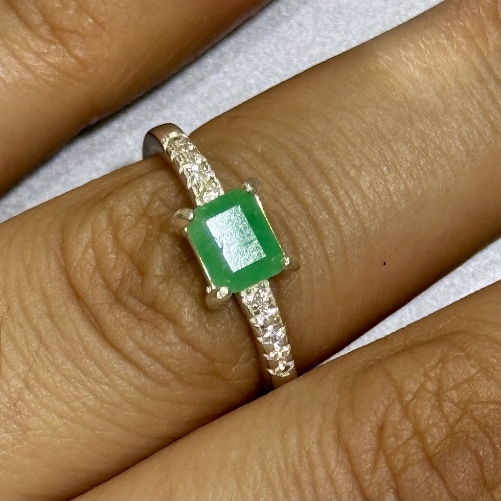 anillo plata esmeralda grande surtido T 6
