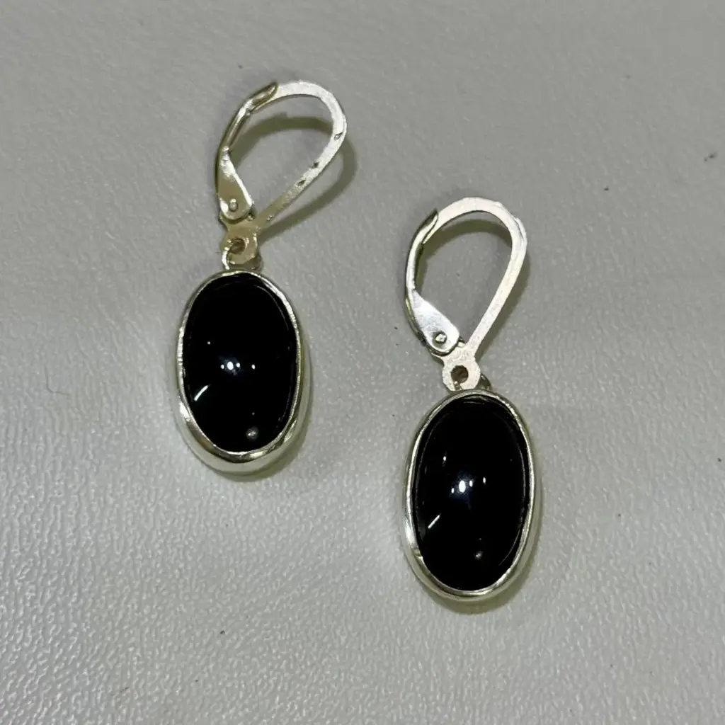 Aretes en plata con onix ovalado