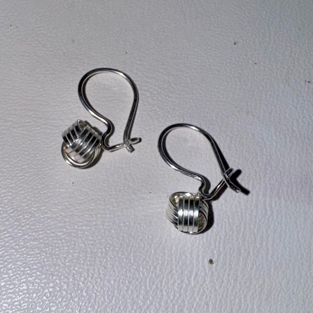 Arete en plata nudo cierre romano