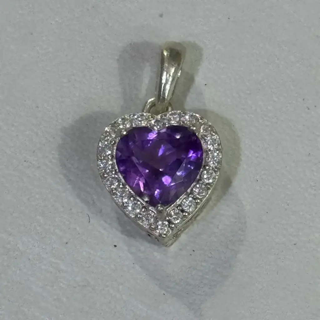 Dije en Plata amatista corazón con circones