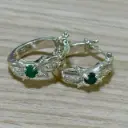 Candonga mediana en Plata diseño con esmeralda surtida