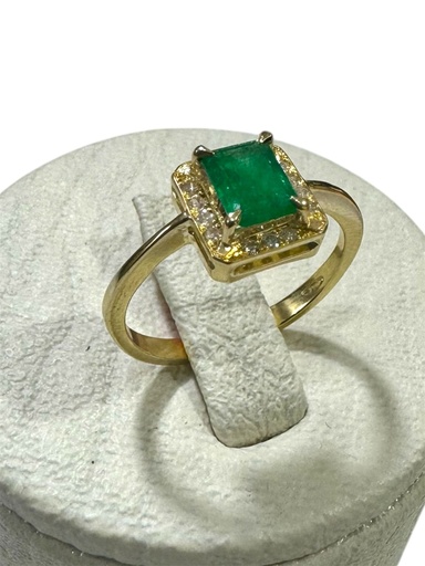 [A0082 AN] Anillo oro 18k Esmeralda cuadrada 0,56QT rodeado de 14 puntos de diamante T 7.5