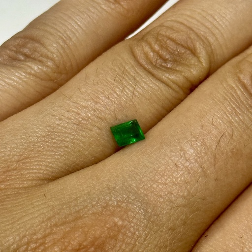 [A0003 ESM] Esmeralda rectangular de 0.29 QT - Precio total piedra $300.000