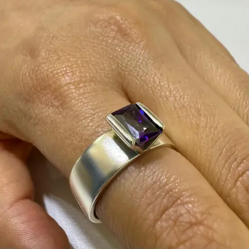 [A0108 AN] Anillo en plata con circon cuadrado T.9.5