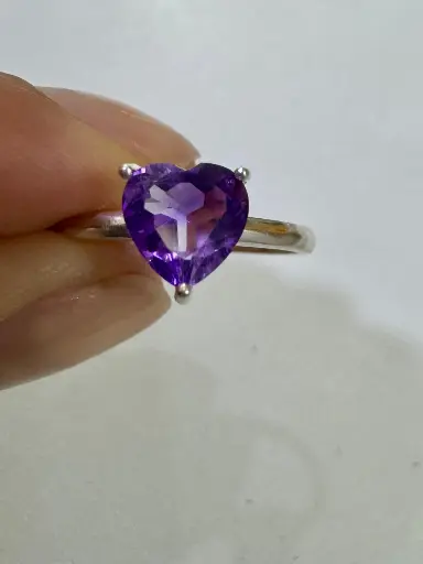 [A0111 AN] Anillo en plata con amatista corazón