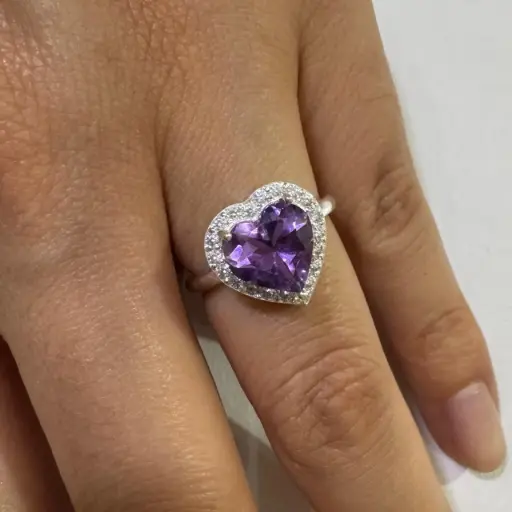 [A0112 AN] Anillo en plata con amatista corazón y circones T.6